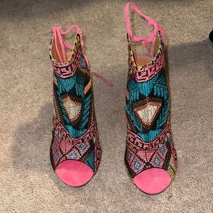Shoe Dazzle Tie Up Heels, Size 8
